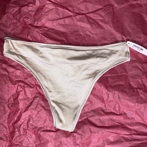 NWT Vs seamless thong